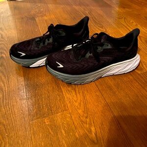 Hoka Arahi 6 sneakers size 11
